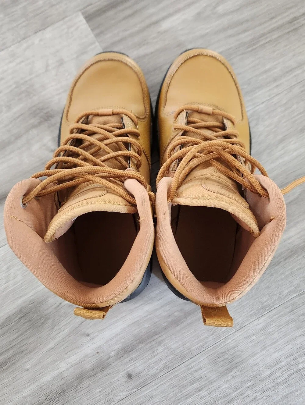 Nike Manoa LTR hiking boots Big Kids Size 4Y Wheat/black